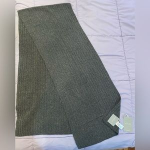 Everlane Gray Wool Scarf with Pocket